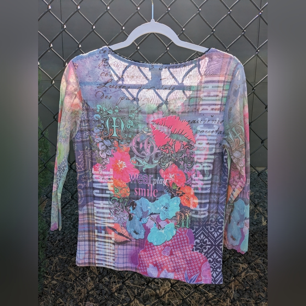 Gorgeous floral printed top with matching sheer sleeves - Picture 2 of 3